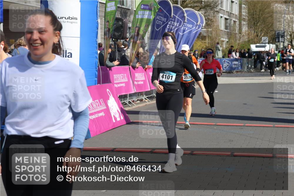 12.04.2026 - 45. Internationalen Wilhelmsburger Insellauf Strokosch-Dieckow http://msf.ph/oto/9466434 12.04.2026 11:00:09 Ziel 4101, 2529, 3194 meine-sportfotos.de