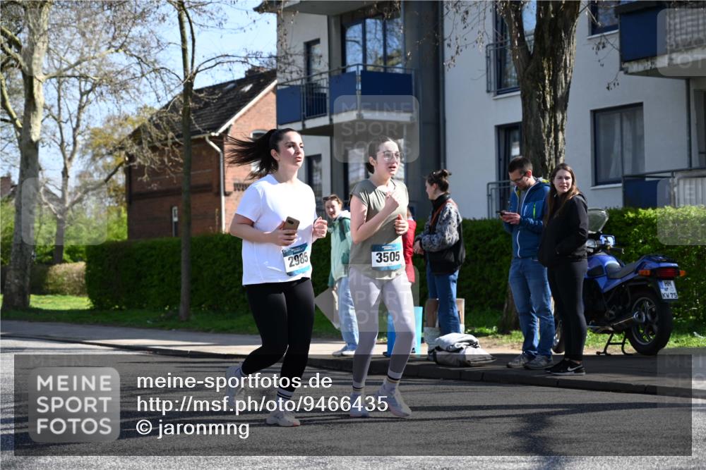12.04.2026 - 45. Internationalen Wilhelmsburger Insellauf J. Mangold http://msf.ph/oto/9466435 12.04.2026 11:02:03 Ziel 4326, 2417, 5605, 4613, 3178, 4759, 4630, 4069, 2985, 3505, 3009, 2962, 2919, 2418, 2398, 4595, 4597, 4825, 2122, 3878 meine-sportfotos.de