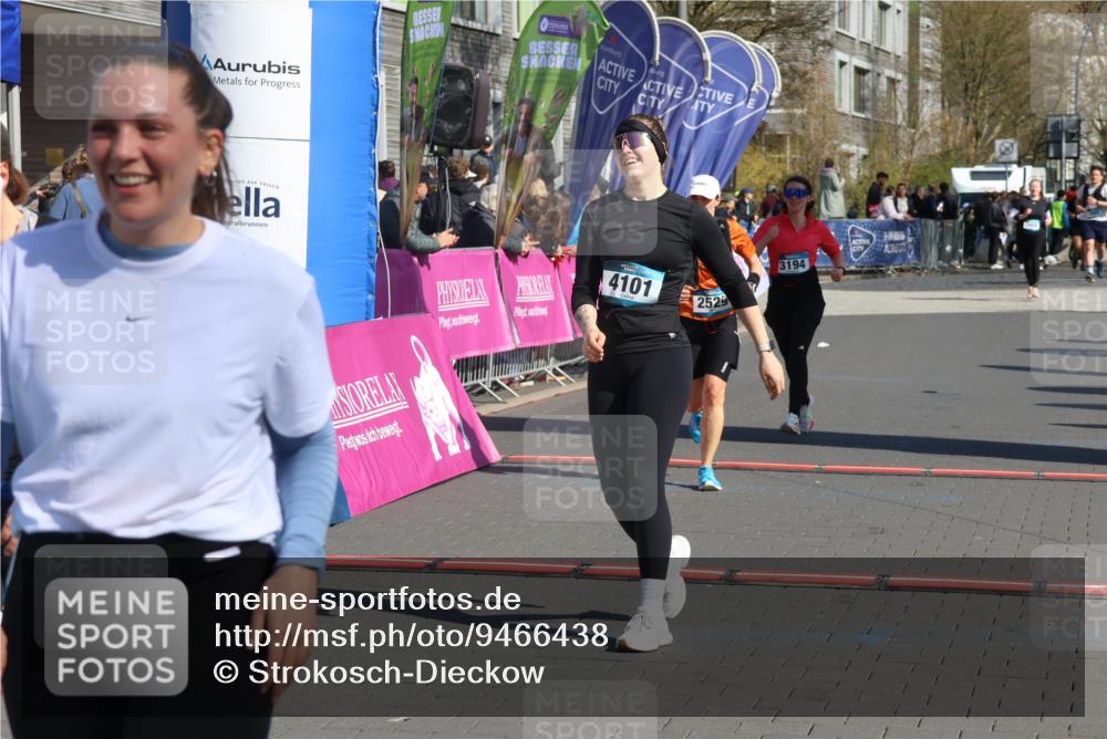12.04.2026 - 45. Internationalen Wilhelmsburger Insellauf Strokosch-Dieckow http://msf.ph/oto/9466438 12.04.2026 11:00:09 Ziel 4101, 2529, 3194 meine-sportfotos.de