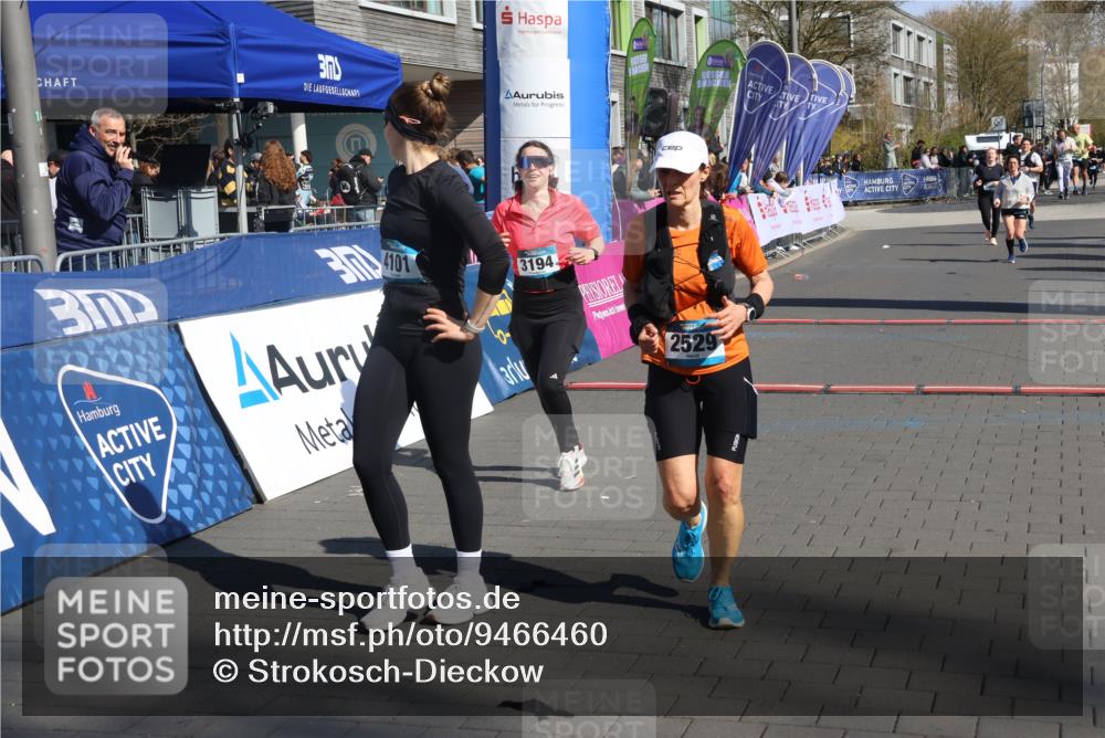 12.04.2026 - 45. Internationalen Wilhelmsburger Insellauf Strokosch-Dieckow http://msf.ph/oto/9466460 12.04.2026 11:00:13 Ziel 2529, 3194, 3367 meine-sportfotos.de