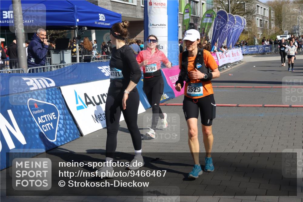 12.04.2026 - 45. Internationalen Wilhelmsburger Insellauf Strokosch-Dieckow http://msf.ph/oto/9466467 12.04.2026 11:00:13 Ziel 2529, 3194, 3367 meine-sportfotos.de