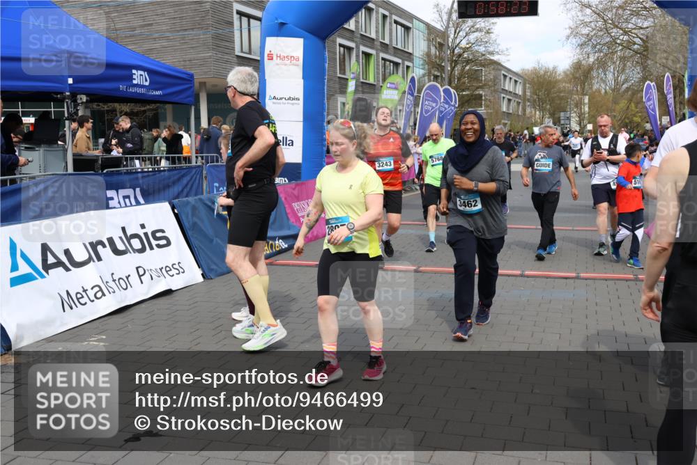 12.04.2026 - 45. Internationalen Wilhelmsburger Insellauf Strokosch-Dieckow http://msf.ph/oto/9466499 12.04.2026 13:11:22 Ziel 2897, 3462, 5160, 5768, 3243, 4916, 5161, 3211, 5584, 4770, 5246 meine-sportfotos.de