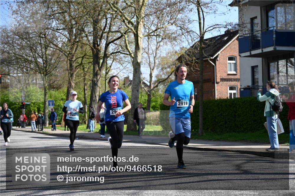 12.04.2026 - 45. Internationalen Wilhelmsburger Insellauf J. Mangold http://msf.ph/oto/9466518 12.04.2026 11:02:19 Ziel 4759, 4630, 4069, 2985, 3505, 3009, 2962, 2919, 2418, 2398, 4595, 4597, 4825, 4825, 2122, 3878, 2016, 3052, 4513, 2168, 3910 meine-sportfotos.de