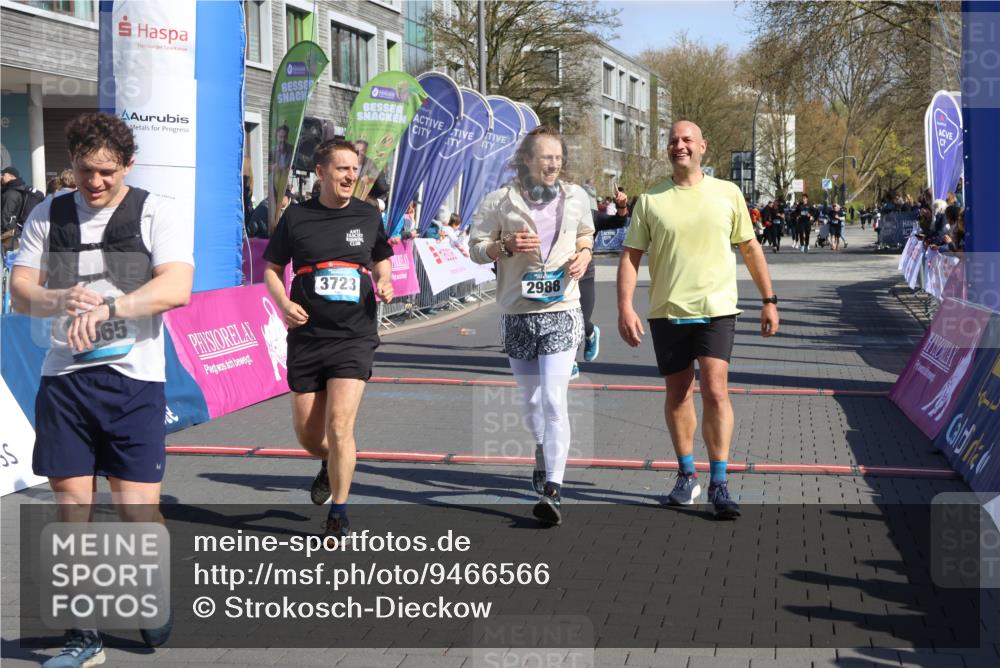 12.04.2026 - 45. Internationalen Wilhelmsburger Insellauf Strokosch-Dieckow http://msf.ph/oto/9466566 12.04.2026 11:00:25 Ziel 2665, 2988, 4289, 3723, 3797, 3727 meine-sportfotos.de