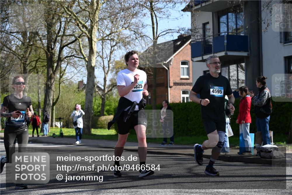 12.04.2026 - 45. Internationalen Wilhelmsburger Insellauf J. Mangold http://msf.ph/oto/9466584 12.04.2026 11:02:28 Ziel 2985, 3505, 3009, 2962, 2919, 2418, 2398, 4595, 4597, 4825, 2122, 3878, 2016, 3052, 4513, 2168, 3910, 3700, 3716, 3223, 4246, 4382, 5816 meine-sportfotos.de