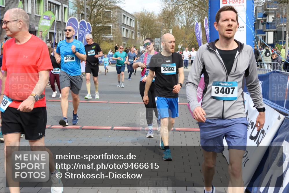 12.04.2026 - 45. Internationalen Wilhelmsburger Insellauf Strokosch-Dieckow http://msf.ph/oto/9466615 12.04.2026 13:11:10 Ziel 3948, 3949, 4540, 2315, 5494, 4909, 5004, 4969, 5762 meine-sportfotos.de