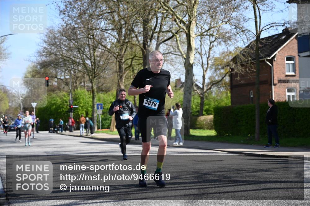 12.04.2026 - 45. Internationalen Wilhelmsburger Insellauf J. Mangold http://msf.ph/oto/9466619 12.04.2026 11:02:37 Ziel 2418, 2398, 4595, 4597, 4825, 2122, 3878, 2016, 3052, 4513, 2168, 3910, 3700, 3716, 3223, 4246, 4382, 5816, 4382, 5816, 3384, 2950 meine-sportfotos.de