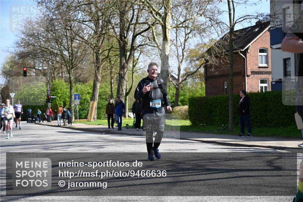 12.04.2026 - 45. Internationalen Wilhelmsburger Insellauf J. Mangold http://msf.ph/oto/9466636 12.04.2026 11:02:38 Ziel 2418, 2398, 4595, 4597, 4825, 2122, 3878, 2016, 3052, 4513, 2168, 3910, 3700, 3716, 3223, 4246, 4382, 5816, 3384, 2950 meine-sportfotos.de