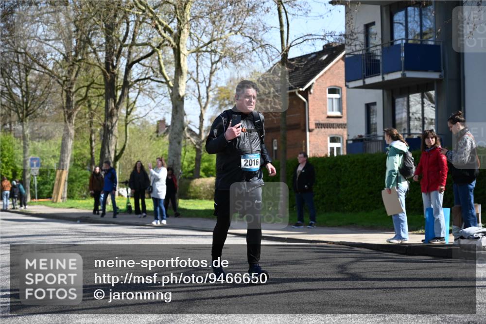12.04.2026 - 45. Internationalen Wilhelmsburger Insellauf J. Mangold http://msf.ph/oto/9466650 12.04.2026 11:02:39 Ziel 2418, 2398, 4595, 4597, 4825, 2122, 3878, 2016, 3052, 4513, 2168, 2168, 3910, 3700, 3716, 3223, 4246, 4382, 5816, 3384, 2950 meine-sportfotos.de