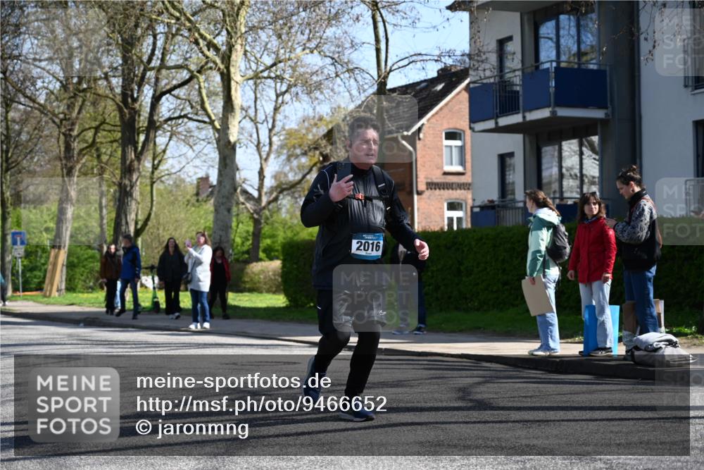 12.04.2026 - 45. Internationalen Wilhelmsburger Insellauf J. Mangold http://msf.ph/oto/9466652 12.04.2026 11:02:39 Ziel 2418, 2398, 4595, 4597, 4825, 2122, 3878, 2016, 3052, 4513, 2168, 2168, 3910, 3700, 3716, 3223, 4246, 4382, 5816, 3384, 2950 meine-sportfotos.de