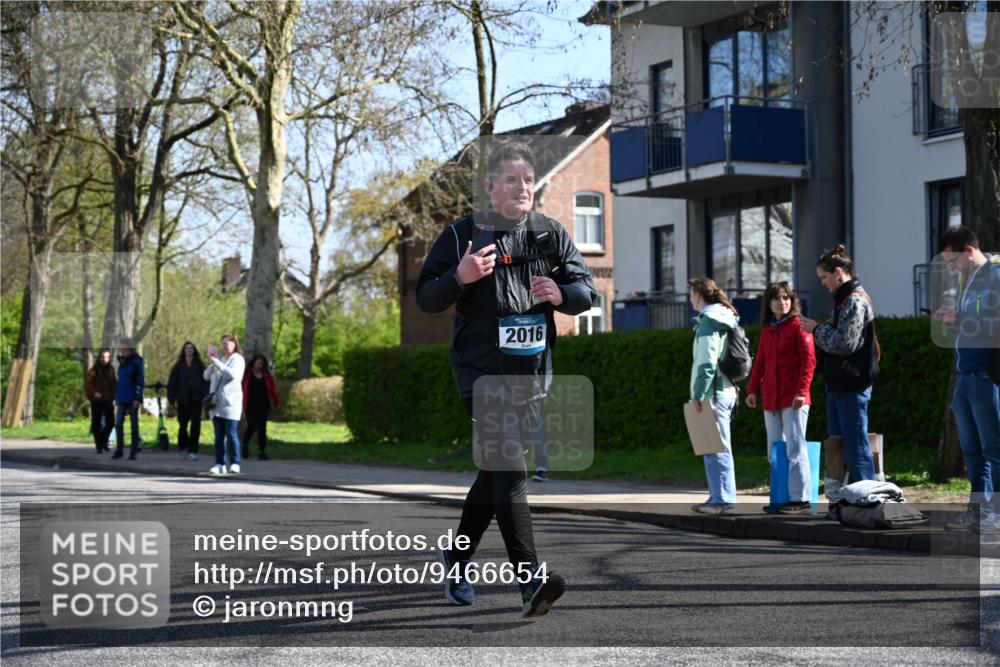 12.04.2026 - 45. Internationalen Wilhelmsburger Insellauf J. Mangold http://msf.ph/oto/9466654 12.04.2026 11:02:39 Ziel 2418, 2398, 4595, 4597, 4825, 2122, 3878, 2016, 3052, 4513, 2168, 2168, 3910, 3700, 3716, 3223, 4246, 4382, 5816, 3384, 2950 meine-sportfotos.de