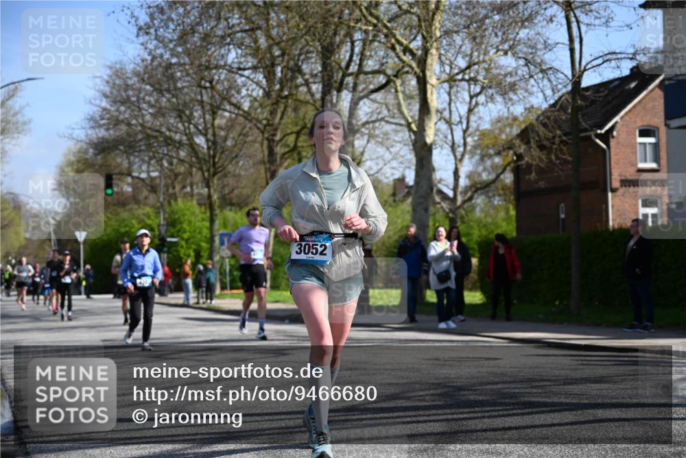 12.04.2026 - 45. Internationalen Wilhelmsburger Insellauf J. Mangold http://msf.ph/oto/9466680 12.04.2026 11:02:45 Ziel 2122, 3878, 2016, 3052, 4513, 2168, 3910, 3700, 3700, 3716, 3223, 4246, 4382, 5816, 3384, 2950, 5460, 4141, 2422 meine-sportfotos.de