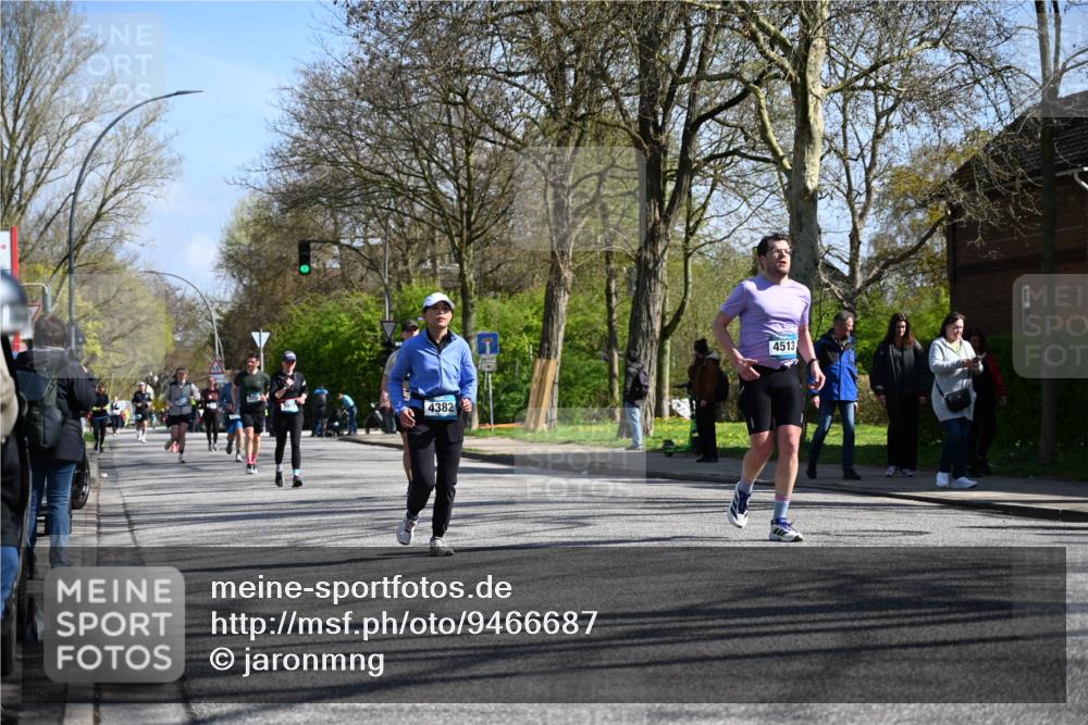 12.04.2026 - 45. Internationalen Wilhelmsburger Insellauf J. Mangold http://msf.ph/oto/9466687 12.04.2026 11:02:47 Ziel 2122, 3878, 2016, 3052, 4513, 2168, 3910, 3700, 3716, 3223, 4246, 4382, 5816, 3384, 2950, 5460, 4141, 2422 meine-sportfotos.de