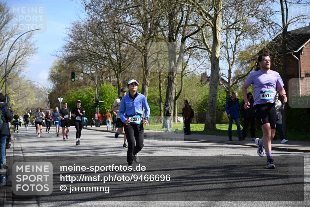 12.04.2026 - 45. Internationalen Wilhelmsburger Insellauf J. Mangold http://msf.ph/oto/9466696 12.04.2026 11:02:48 Ziel 2122, 3878, 2016, 3052, 4513, 2168, 3910, 3700, 3716, 3223, 4246, 4382, 5816, 3384, 2950, 5460, 4141, 2422 meine-sportfotos.de