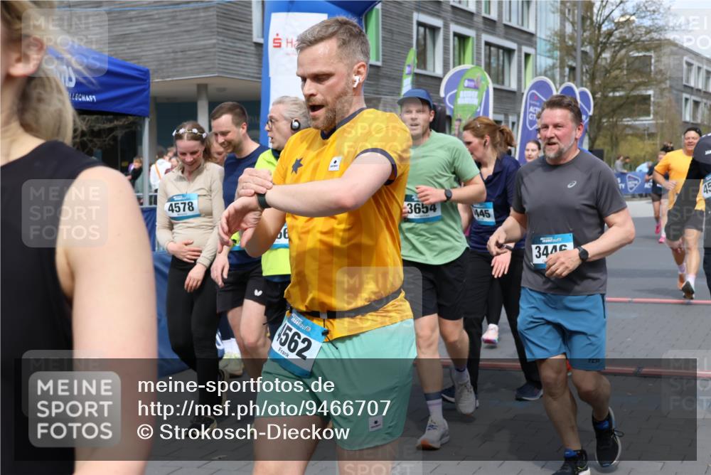 12.04.2026 - 45. Internationalen Wilhelmsburger Insellauf Strokosch-Dieckow http://msf.ph/oto/9466707 12.04.2026 13:11:01 Ziel 4578, 4579, 4356, 3445, 3446, 4562, 3654, 3269, 4552, 3285, 3288, 5444, 5443, 5830, 5259, 3407 meine-sportfotos.de
