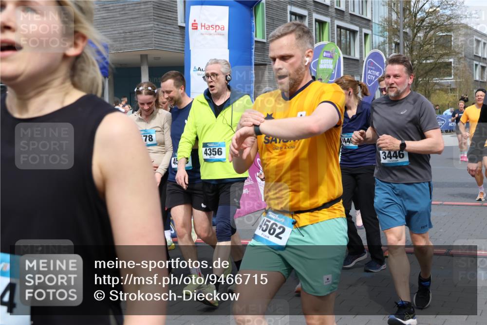 12.04.2026 - 45. Internationalen Wilhelmsburger Insellauf Strokosch-Dieckow http://msf.ph/oto/9466715 12.04.2026 13:11:01 Ziel 4578, 4579, 4356, 3445, 3446, 4562, 3654, 3269, 4552, 3285, 3288, 5444, 5443, 5830, 5259, 3407 meine-sportfotos.de