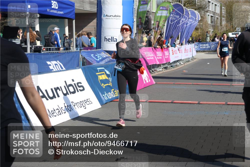 12.04.2026 - 45. Internationalen Wilhelmsburger Insellauf Strokosch-Dieckow http://msf.ph/oto/9466717 12.04.2026 11:00:44 Ziel 2977, 4107, 4152, 2646, 4991, 4993 meine-sportfotos.de