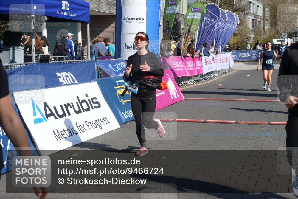 12.04.2026 - 45. Internationalen Wilhelmsburger Insellauf Strokosch-Dieckow http://msf.ph/oto/9466724 12.04.2026 11:00:44 Ziel 2977, 4107, 4152, 2646, 4991, 4993 meine-sportfotos.de