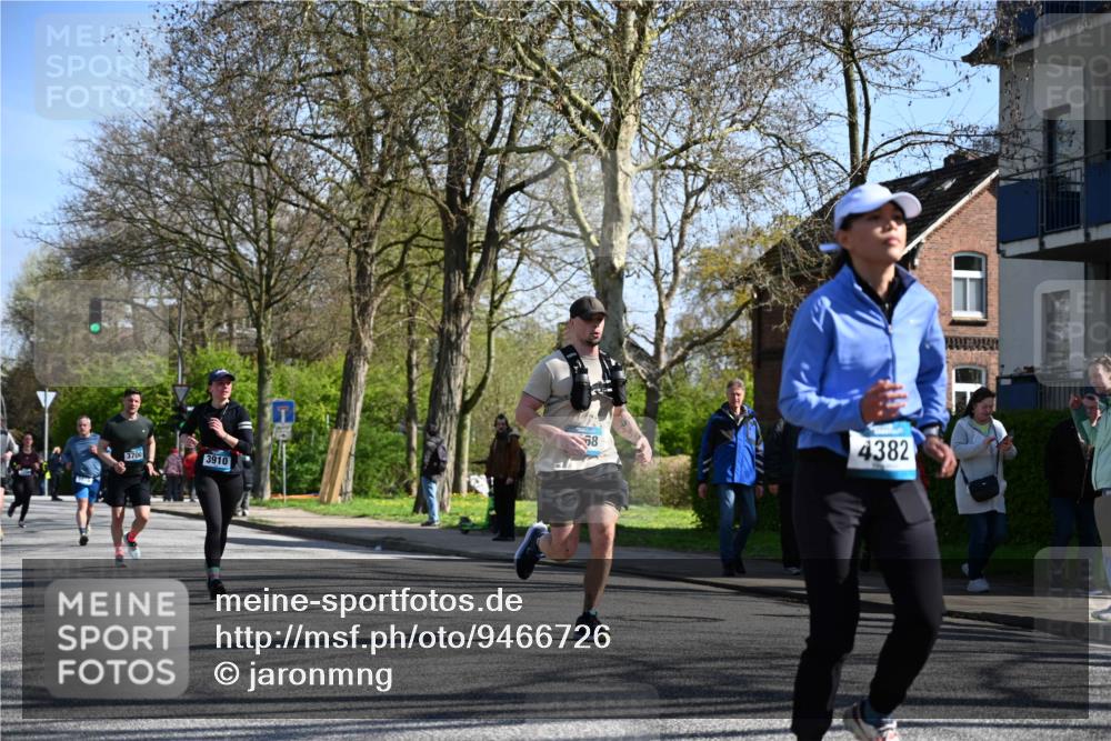 12.04.2026 - 45. Internationalen Wilhelmsburger Insellauf J. Mangold http://msf.ph/oto/9466726 12.04.2026 11:02:50 Ziel 2122, 3878, 2016, 3052, 4513, 2168, 3910, 3700, 3716, 3223, 4246, 4382, 5816, 3384, 2950, 5460, 4141, 2422 meine-sportfotos.de