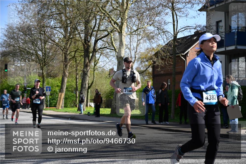 12.04.2026 - 45. Internationalen Wilhelmsburger Insellauf J. Mangold http://msf.ph/oto/9466730 12.04.2026 11:02:50 Ziel 2122, 3878, 2016, 3052, 4513, 2168, 3910, 3700, 3716, 3223, 4246, 4382, 5816, 3384, 2950, 5460, 4141, 2422 meine-sportfotos.de