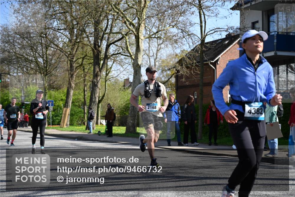12.04.2026 - 45. Internationalen Wilhelmsburger Insellauf J. Mangold http://msf.ph/oto/9466732 12.04.2026 11:02:50 Ziel 2122, 3878, 2016, 3052, 4513, 2168, 3910, 3700, 3716, 3223, 4246, 4382, 5816, 3384, 2950, 5460, 4141, 2422 meine-sportfotos.de