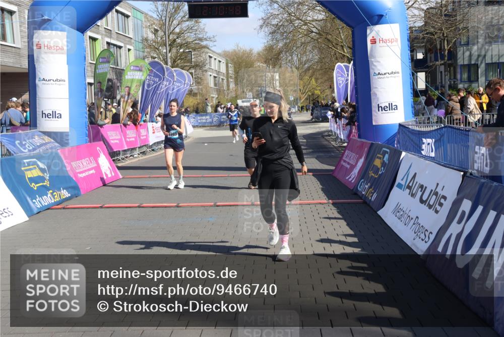 12.04.2026 - 45. Internationalen Wilhelmsburger Insellauf Strokosch-Dieckow http://msf.ph/oto/9466740 12.04.2026 11:00:47 Ziel 2646, 4991, 4993 meine-sportfotos.de