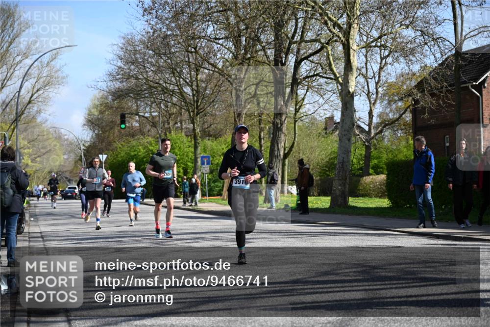 12.04.2026 - 45. Internationalen Wilhelmsburger Insellauf J. Mangold http://msf.ph/oto/9466741 12.04.2026 11:02:51 Ziel 3878, 2016, 3052, 4513, 2168, 3910, 3700, 3716, 3223, 4246, 4382, 5816, 3384, 2950, 5460, 4141, 2422 meine-sportfotos.de