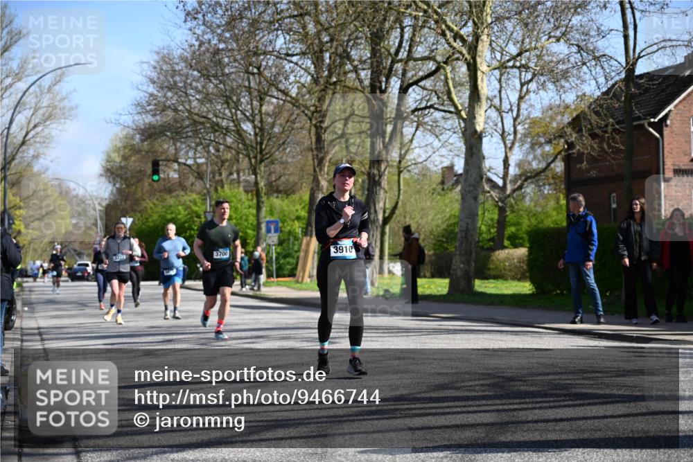 12.04.2026 - 45. Internationalen Wilhelmsburger Insellauf J. Mangold http://msf.ph/oto/9466744 12.04.2026 11:02:52 Ziel 2016, 3052, 4513, 2168, 3910, 3700, 3716, 3223, 4246, 4382, 5816, 3384, 2950, 5460, 4141, 2422 meine-sportfotos.de