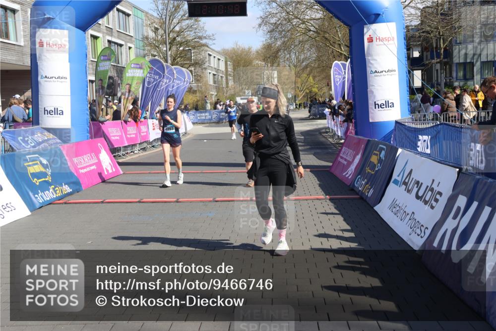 12.04.2026 - 45. Internationalen Wilhelmsburger Insellauf Strokosch-Dieckow http://msf.ph/oto/9466746 12.04.2026 11:00:47 Ziel 2646, 4991, 4993 meine-sportfotos.de