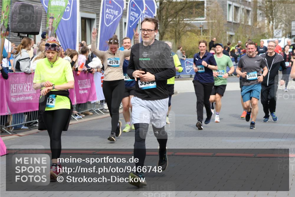 12.04.2026 - 45. Internationalen Wilhelmsburger Insellauf Strokosch-Dieckow http://msf.ph/oto/9466748 12.04.2026 13:10:56 Ziel 5612, 3338, 5704, 4578, 4579, 4356, 3445, 3446, 4562, 3654, 3269, 4552, 3285, 3288 meine-sportfotos.de