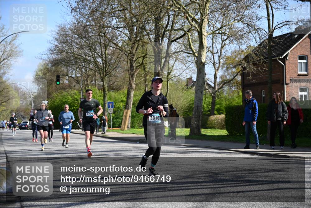 12.04.2026 - 45. Internationalen Wilhelmsburger Insellauf J. Mangold http://msf.ph/oto/9466749 12.04.2026 11:02:52 Ziel 2016, 3052, 4513, 2168, 3910, 3700, 3716, 3223, 4246, 4382, 5816, 3384, 2950, 5460, 4141, 2422 meine-sportfotos.de