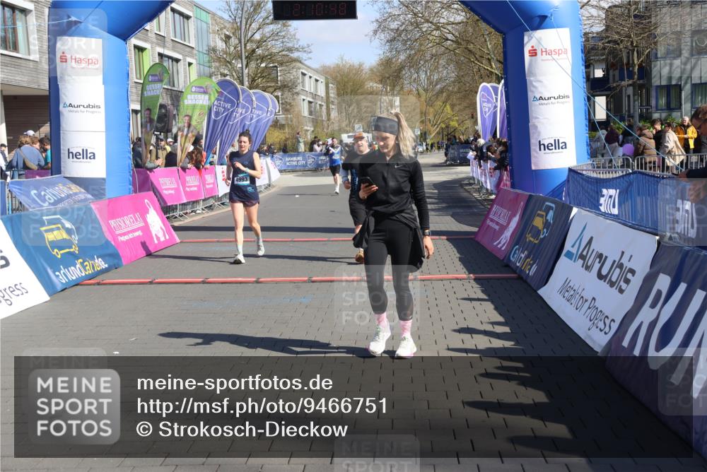 12.04.2026 - 45. Internationalen Wilhelmsburger Insellauf Strokosch-Dieckow http://msf.ph/oto/9466751 12.04.2026 11:00:47 Ziel 2646, 4991, 4993 meine-sportfotos.de