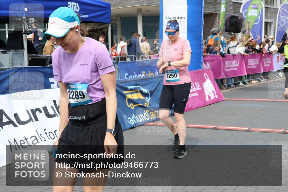 12.04.2026 - 45. Internationalen Wilhelmsburger Insellauf Strokosch-Dieckow http://msf.ph/oto/9466773 12.04.2026 13:10:53 Ziel 2289, 4250, 5612, 3338, 5704, 4578 meine-sportfotos.de