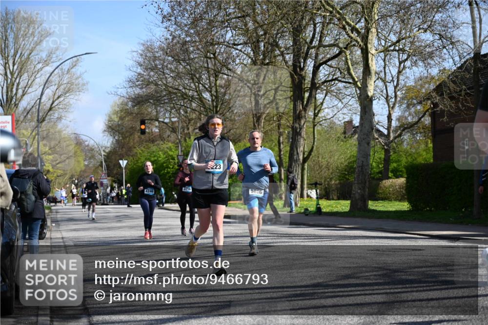 12.04.2026 - 45. Internationalen Wilhelmsburger Insellauf J. Mangold http://msf.ph/oto/9466793 12.04.2026 11:02:56 Ziel 3052, 4513, 2168, 3910, 3700, 3716, 3223, 4246, 4382, 5816, 3384, 2950, 5460, 4141, 2422 meine-sportfotos.de