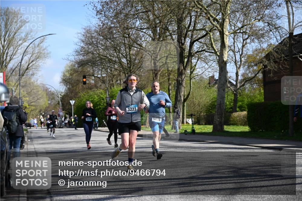 12.04.2026 - 45. Internationalen Wilhelmsburger Insellauf J. Mangold http://msf.ph/oto/9466794 12.04.2026 11:02:56 Ziel 3052, 4513, 2168, 3910, 3700, 3716, 3223, 4246, 4382, 5816, 3384, 2950, 5460, 4141, 2422 meine-sportfotos.de