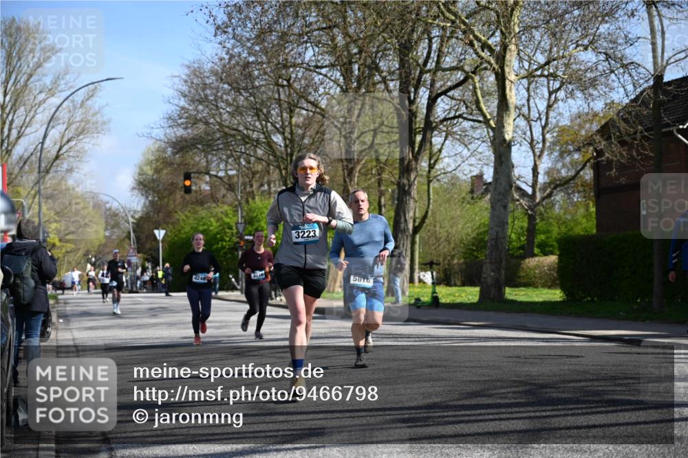 12.04.2026 - 45. Internationalen Wilhelmsburger Insellauf J. Mangold http://msf.ph/oto/9466798 12.04.2026 11:02:56 Ziel 3052, 4513, 2168, 3910, 3700, 3716, 3223, 4246, 4382, 5816, 3384, 2950, 5460, 4141, 2422 meine-sportfotos.de