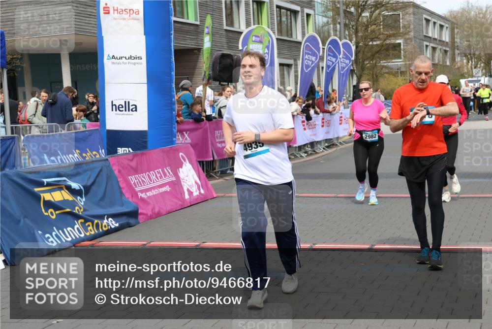 12.04.2026 - 45. Internationalen Wilhelmsburger Insellauf Strokosch-Dieckow http://msf.ph/oto/9466817 12.04.2026 13:10:45 Ziel 4910, 4278, 4935, 2129, 2982, 2121, 2289 meine-sportfotos.de