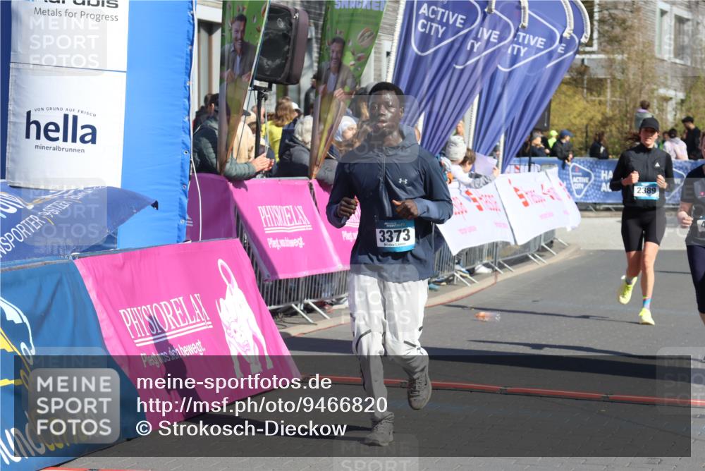 12.04.2026 - 45. Internationalen Wilhelmsburger Insellauf Strokosch-Dieckow http://msf.ph/oto/9466820 12.04.2026 11:00:59 Ziel 3373, 4632, 2389 meine-sportfotos.de