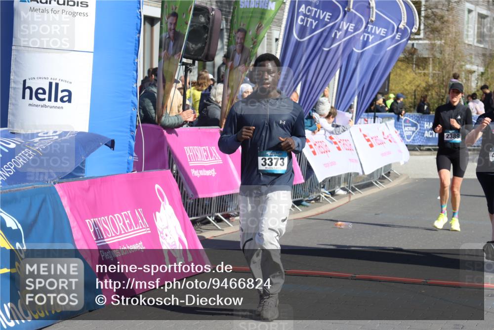 12.04.2026 - 45. Internationalen Wilhelmsburger Insellauf Strokosch-Dieckow http://msf.ph/oto/9466824 12.04.2026 11:00:59 Ziel 3373, 4632, 2389 meine-sportfotos.de