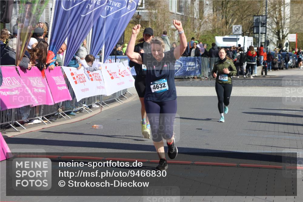 12.04.2026 - 45. Internationalen Wilhelmsburger Insellauf Strokosch-Dieckow http://msf.ph/oto/9466830 12.04.2026 11:01:01 Ziel 3373, 4632, 2389 meine-sportfotos.de