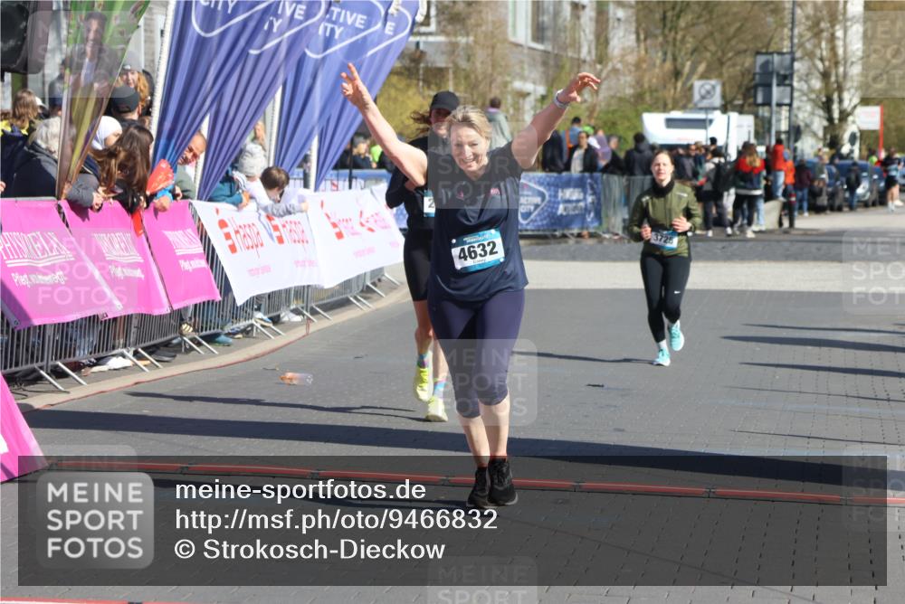 12.04.2026 - 45. Internationalen Wilhelmsburger Insellauf Strokosch-Dieckow http://msf.ph/oto/9466832 12.04.2026 11:01:01 Ziel 3373, 4632, 2389 meine-sportfotos.de
