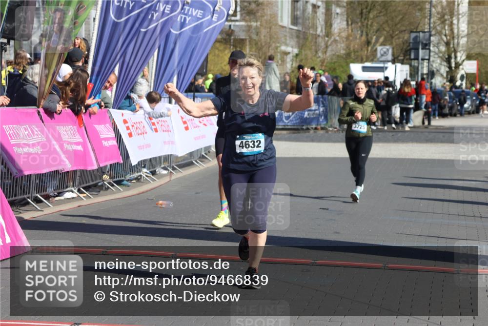 12.04.2026 - 45. Internationalen Wilhelmsburger Insellauf Strokosch-Dieckow http://msf.ph/oto/9466839 12.04.2026 11:01:01 Ziel 3373, 4632, 2389 meine-sportfotos.de