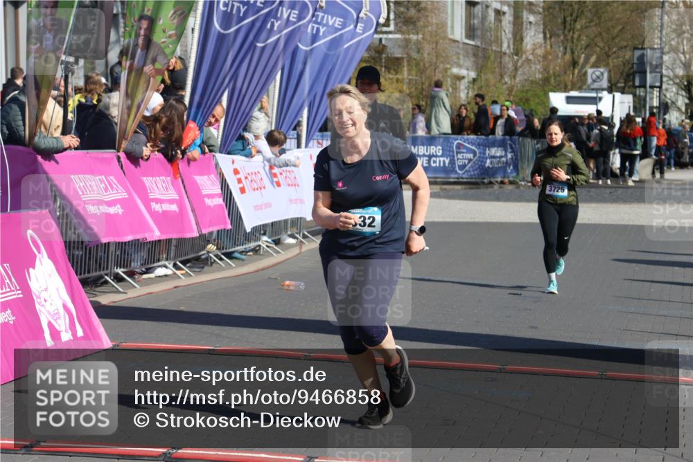 12.04.2026 - 45. Internationalen Wilhelmsburger Insellauf Strokosch-Dieckow http://msf.ph/oto/9466858 12.04.2026 11:01:01 Ziel 3373, 4632, 2389 meine-sportfotos.de