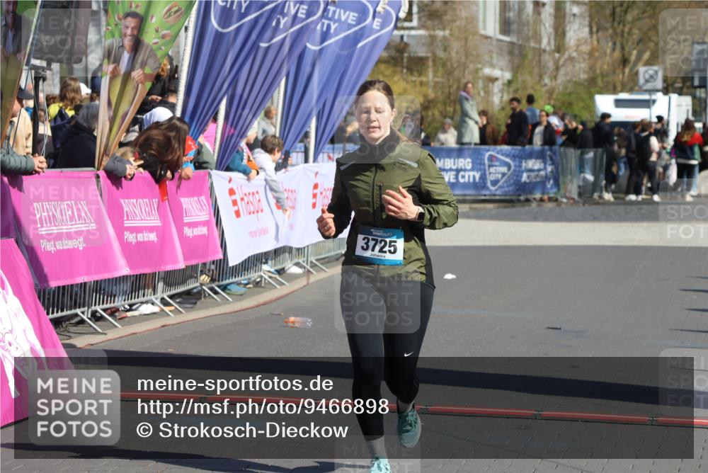 12.04.2026 - 45. Internationalen Wilhelmsburger Insellauf Strokosch-Dieckow http://msf.ph/oto/9466898 12.04.2026 11:01:06 Ziel 2389, 3725 meine-sportfotos.de