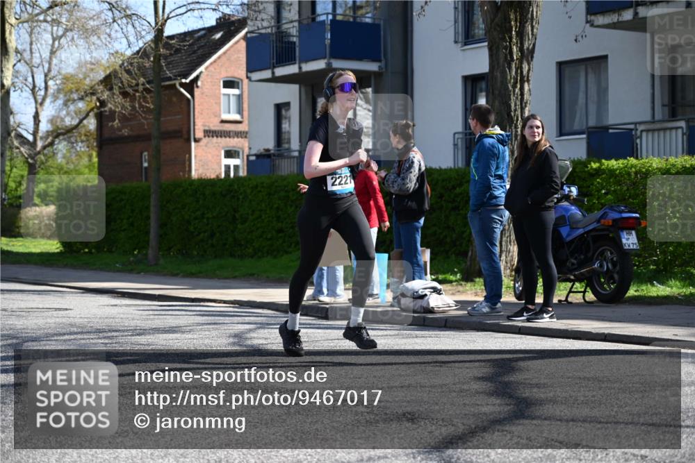 12.04.2026 - 45. Internationalen Wilhelmsburger Insellauf J. Mangold http://msf.ph/oto/9467017 12.04.2026 11:03:53 Ziel 2914, 5842, 2005, 2221, 3027, 3015, 5533, 2664, 5792, 4059, 4489, 4686, 3615 meine-sportfotos.de
