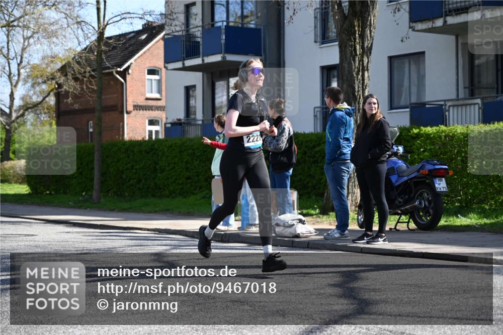 12.04.2026 - 45. Internationalen Wilhelmsburger Insellauf J. Mangold http://msf.ph/oto/9467018 12.04.2026 11:03:53 Ziel 2914, 5842, 2005, 2221, 3027, 3015, 5533, 2664, 5792, 4059, 4489, 4686, 3615 meine-sportfotos.de