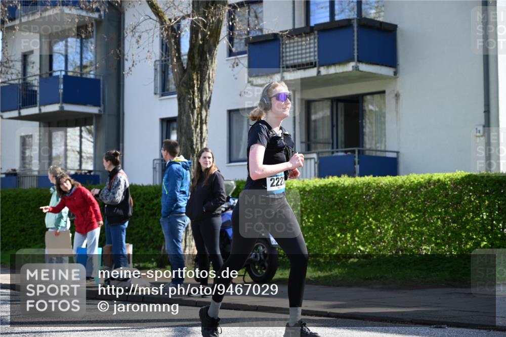 12.04.2026 - 45. Internationalen Wilhelmsburger Insellauf J. Mangold http://msf.ph/oto/9467029 12.04.2026 11:03:54 Ziel 5842, 2005, 2221, 3027, 3027, 3015, 5533, 2664, 5792, 4059, 4489, 4686, 3615 meine-sportfotos.de