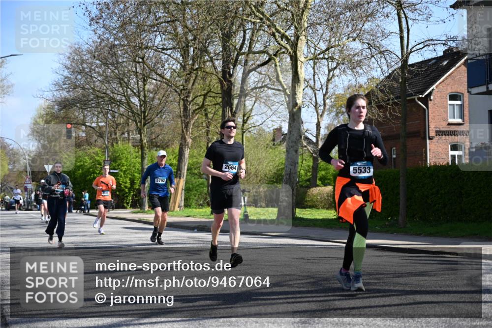 12.04.2026 - 45. Internationalen Wilhelmsburger Insellauf J. Mangold http://msf.ph/oto/9467064 12.04.2026 11:04:07 Ziel 2221, 3027, 3015, 5533, 2664, 5792, 4059, 4489, 4686, 3615, 2211, 2211, 3978, 4484, 4486, 3678, 2204, 5570, 3679 meine-sportfotos.de