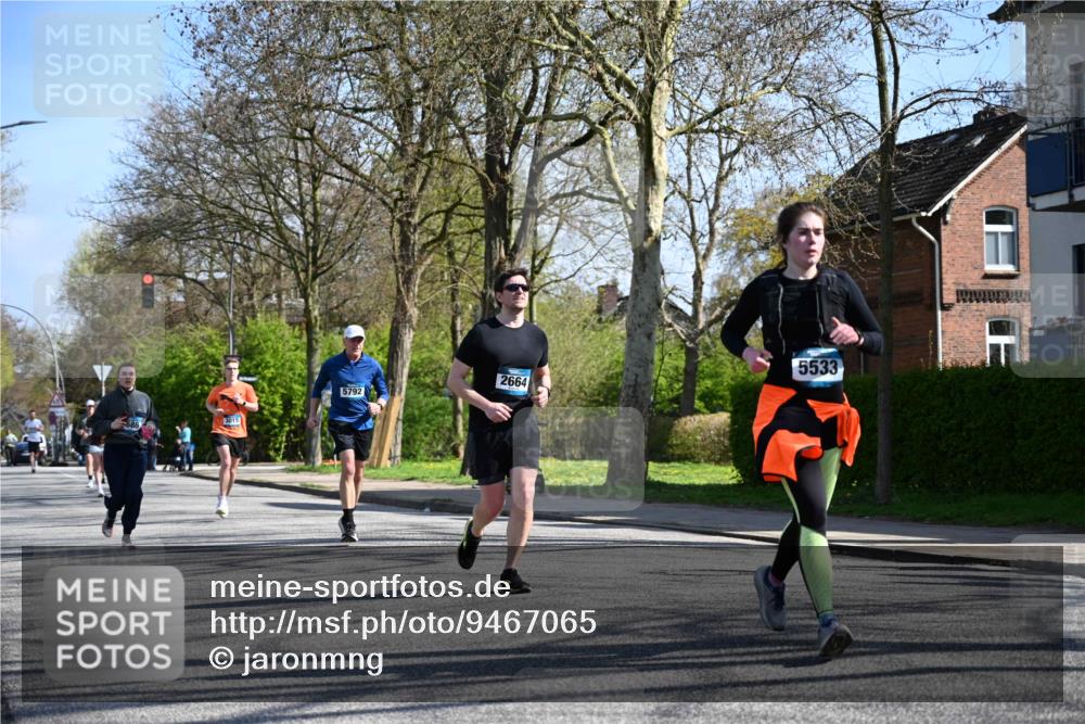 12.04.2026 - 45. Internationalen Wilhelmsburger Insellauf J. Mangold http://msf.ph/oto/9467065 12.04.2026 11:04:07 Ziel 2221, 3027, 3015, 5533, 2664, 5792, 4059, 4489, 4686, 3615, 2211, 2211, 3978, 4484, 4486, 3678, 2204, 5570, 3679 meine-sportfotos.de