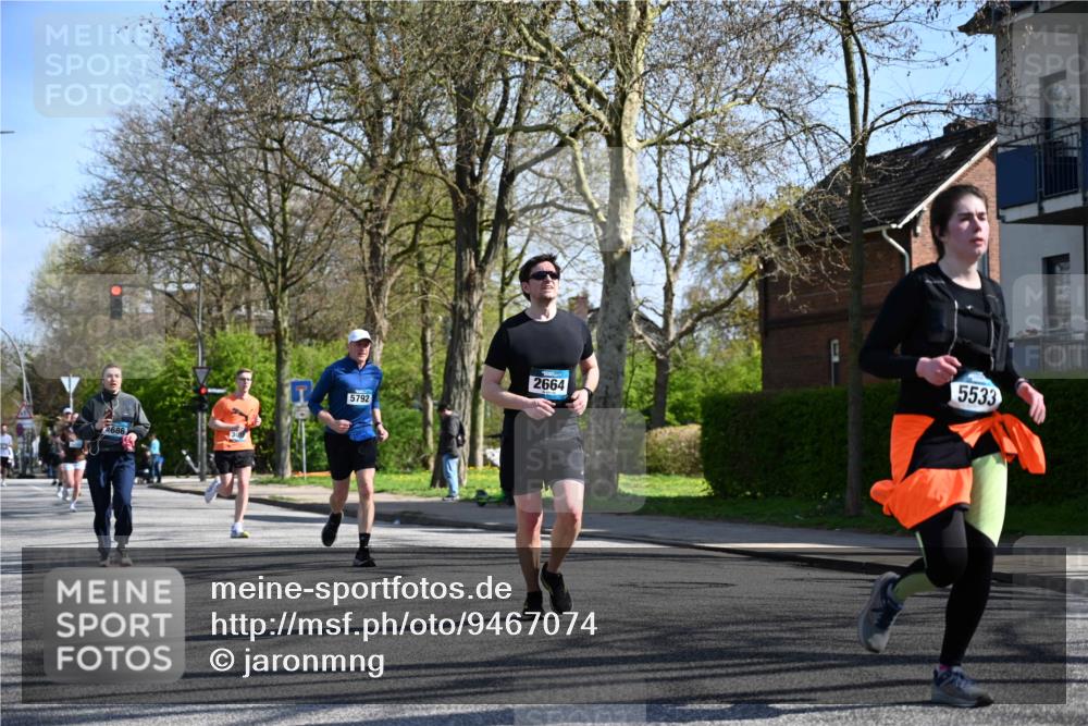 12.04.2026 - 45. Internationalen Wilhelmsburger Insellauf J. Mangold http://msf.ph/oto/9467074 12.04.2026 11:04:07 Ziel 2221, 3027, 3015, 5533, 2664, 5792, 4059, 4489, 4686, 3615, 2211, 2211, 3978, 4484, 4486, 3678, 2204, 5570, 3679 meine-sportfotos.de